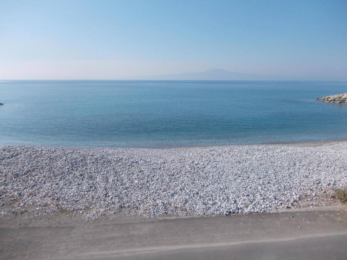 Akrogiali Beach Apartments Екстериор снимка